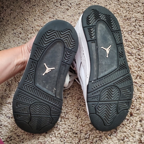 Young boy kids Jordan sneakers size 12c - Picture 4 of 7